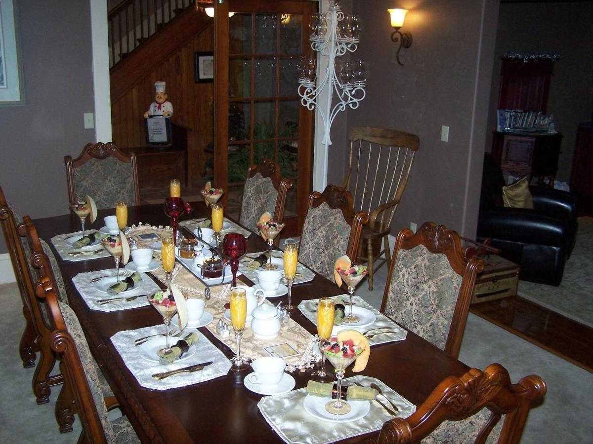 Creighton Manor Inn Bed & Breakfast Orillia Kültér fotó