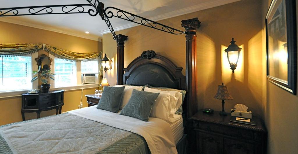 Creighton Manor Inn Bed & Breakfast Orillia Kültér fotó