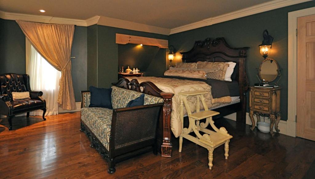 Creighton Manor Inn Bed & Breakfast Orillia Kültér fotó